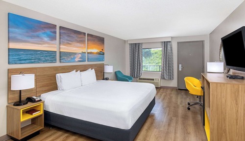 Room, 1 King Bed, Non Smoking (Second Floor)