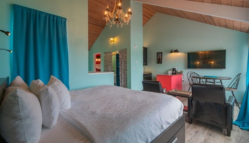 Deluxe Room, 1 King Bed, Bay View