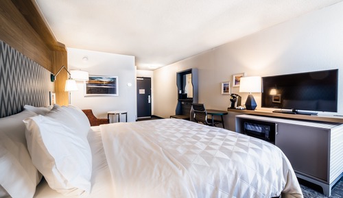 Standard Room, 1 King Bed, Balcony, River View