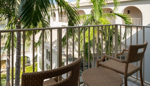 Room, 1 King Bed with Sofa bed, Balcony, Courtyard View (View)