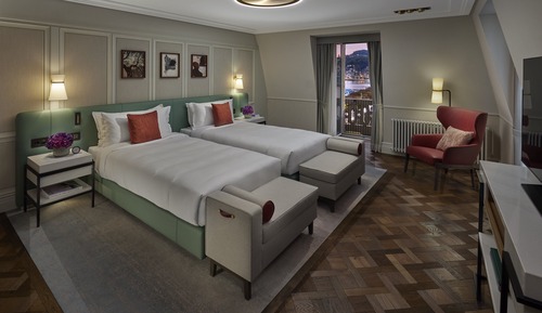 Mandarin, Room