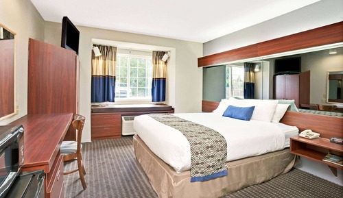 Standard Room, 1 Queen Bed