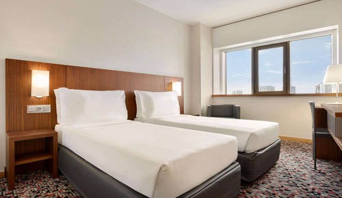 Room, 2 Twin Beds, Non Smoking, City View