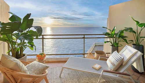 Deluxe sea view, One kingsize bed