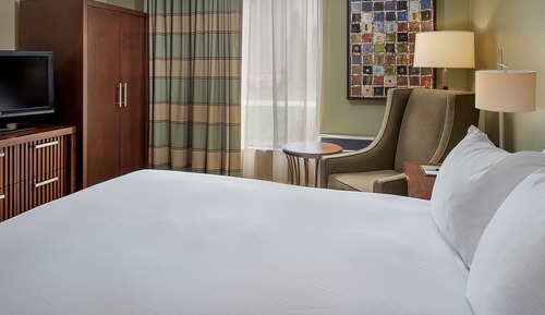 One Queen Bed