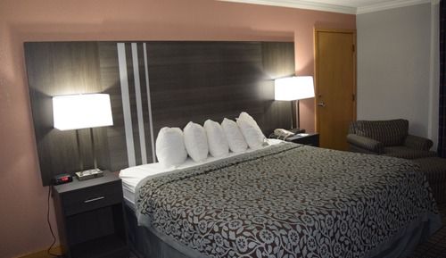 Studio Suite, 1 King Bed, Non Smoking, Pool View