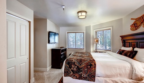 Premier Condo, 3 Bedrooms