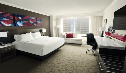 Signature Room, 1 King Bed, City View (Signature Club)