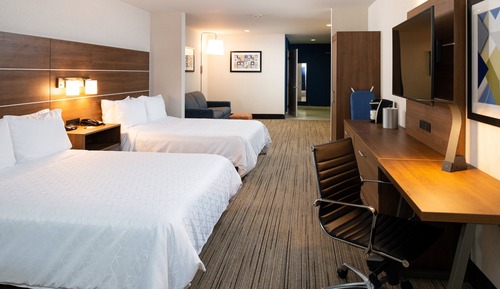 Suite, 2 Queen Beds (Additional Living Area)