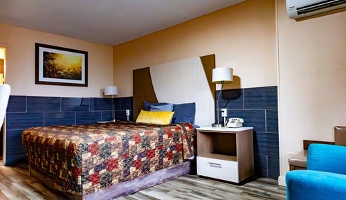 Basic Room, 1 King Bed