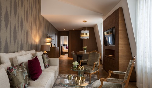 Heritage Lake view Prestige Suite with Spa Access