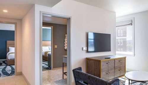 Deluxe Room, 2 Queen Beds, Accessible, Bathtub (Hearing)