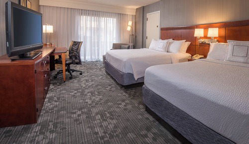 Room, 2 Queen Beds, Non Smoking (Mobility Accessible, Tub)
