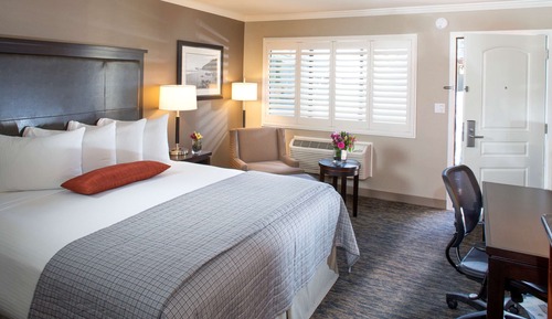 Standard Room, 1 King Bed, Accessible, Bathtub