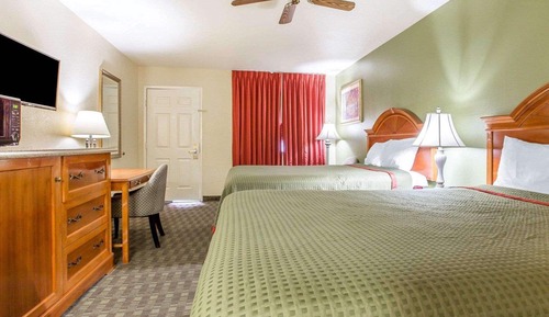 Standard Room, 2 Queen Beds, Smoking