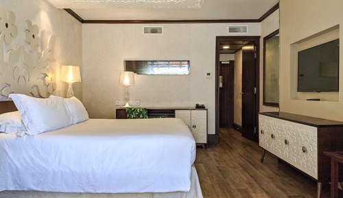 Classic Room, 1 King Bed, Ocean View