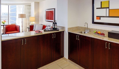 Deluxe Suite, One King Bed