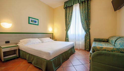 Economy Room, 1 King Bed, Ground Floor
