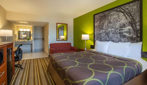Room, 1 King Bed, Accessible, Ground Floor (Mobility)