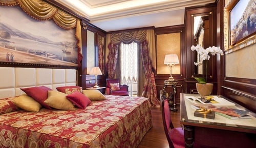 Suite, Lake View (Maxi)