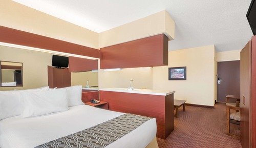 Suite, 1 Queen Bed
