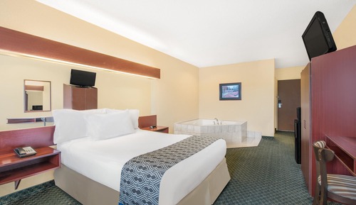 Suite, 1 Queen Bed, Hot Tub