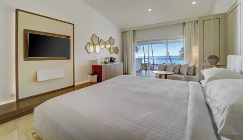 Deluxe Room, 1 King Bed, Oceanfront