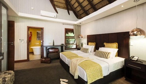 Superior Bush Lodge