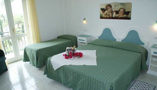 Elite Quadruple Room