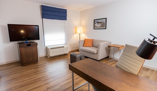 Studio, 1 King Bed, Accessible