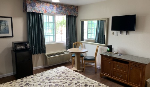 Room, 1 Queen Bed, Accessible, Non Smoking (Roll-In Shower)