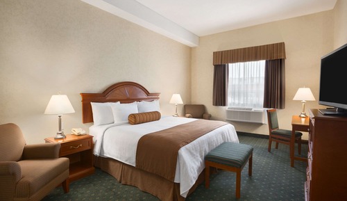 Suite, 1 King Bed, Non Smoking (One-Bedroom, Not Pet Friendly)