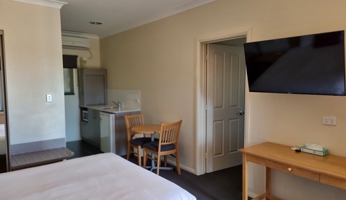 Standard Room, Non Smoking (1 Queen & 2 Single Beds)