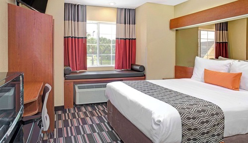 Accessible one queen bed non smoking