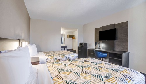 Deluxe Room, 2 Double Beds, Non Smoking, Refrigerator & Microwave