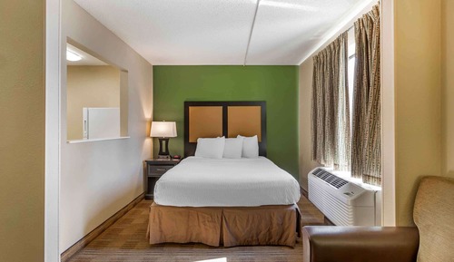 Deluxe Studio, 1 Queen Bed with Sofa bed, Non Smoking