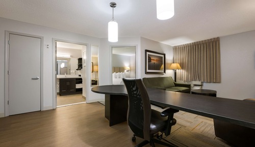 Suite, 1 Queen Bed, Accessible (Mobility Roll in Shower One Bedroom)
