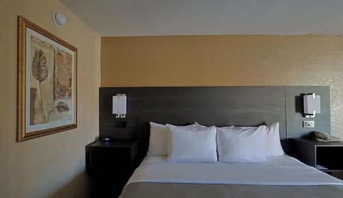 Standard Room, 2 Queen Beds, Non Smoking, Pool View