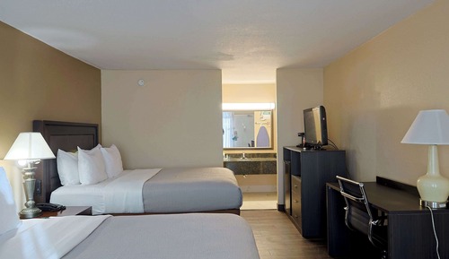 Standard Room, 2 Queen Beds, Non Smoking