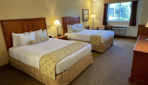 Deluxe Room, 2 Queen Beds, Accessible (Roll-in shower)