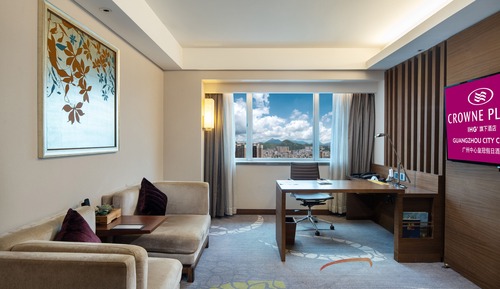Junior Suite, 1 King Bed, Club Lounge Access, City View