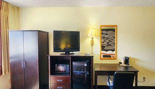 Room, 1 King Bed, Non Smoking, Jetted Tub