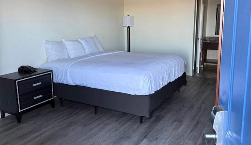 Room, 1 King Bed, Non Smoking