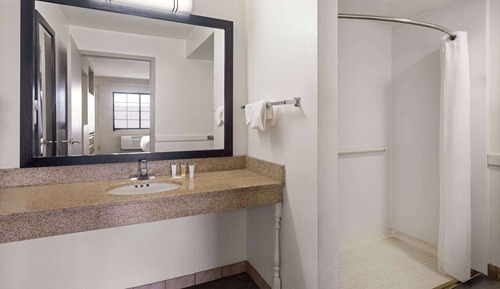 Studio Suite, 1 King Bed, Accessible, Non Smoking