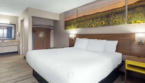 Studio Suite, 1 King Bed, Non Smoking