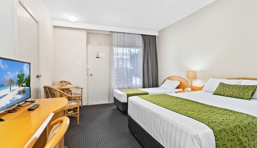 Triple Room (1 Queen, 1 Single)