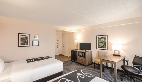 Room, 2 Double Beds, Accessible, Non Smoking (Mobility/Hearing, Tub w/ Grab Bars)