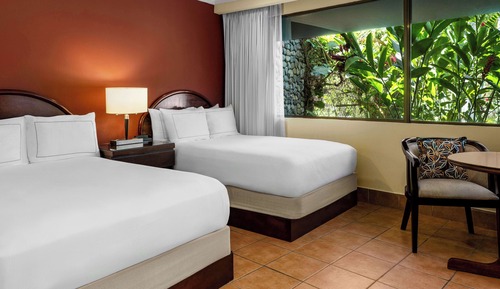 2 Bedrooms Master Suite, Business Lounge Access