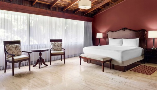 2 Bedroom Pres. Suite, Jetted tub and Sauna, Business Lounge Access