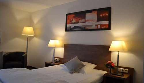 Standard Room, 1 Queen Bed